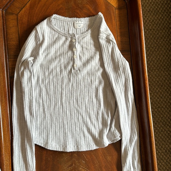 Abercrombie Kids Pointelle Shirt Girls 11/12 - Picture 2 of 4